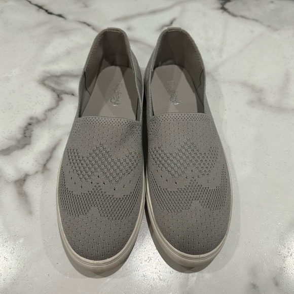 Grey Refresh Size 9 flats - Picture 2 of 4